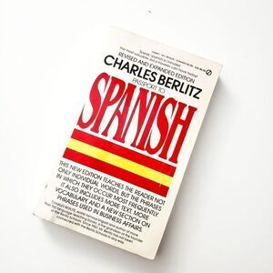 Vintage 1980s Spanish Paperback Pocketbook by Charles Berlitz